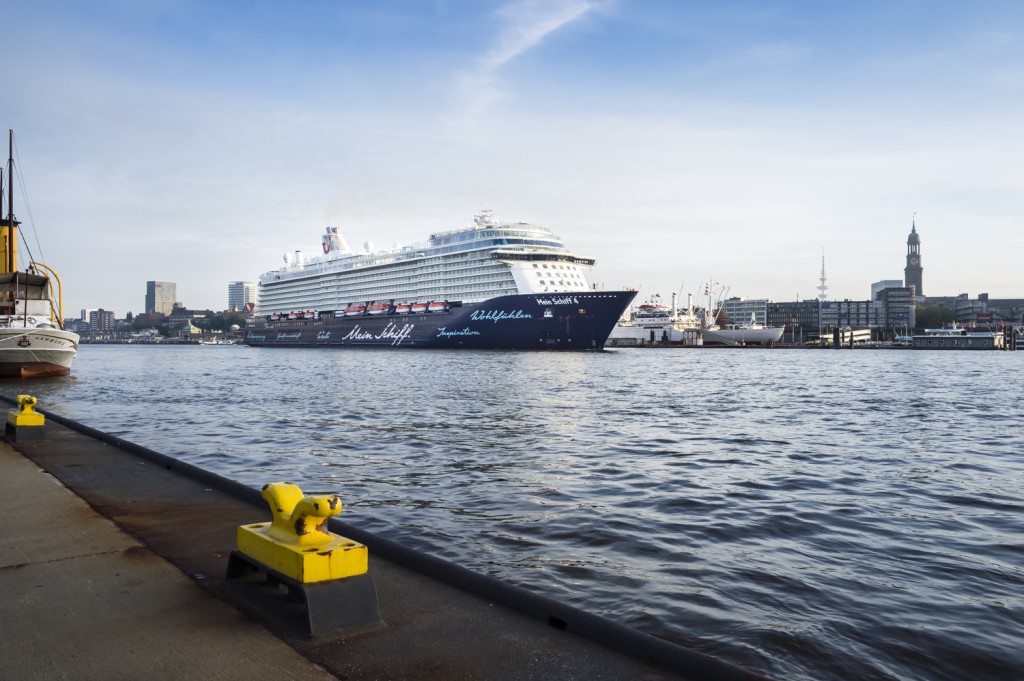 Die Mein Schiff 4 in der HafenCity Hamburg