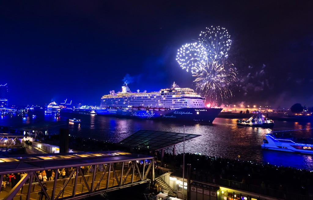 Mein Schiff 4 bei den Hamburg Cruise Days 2015