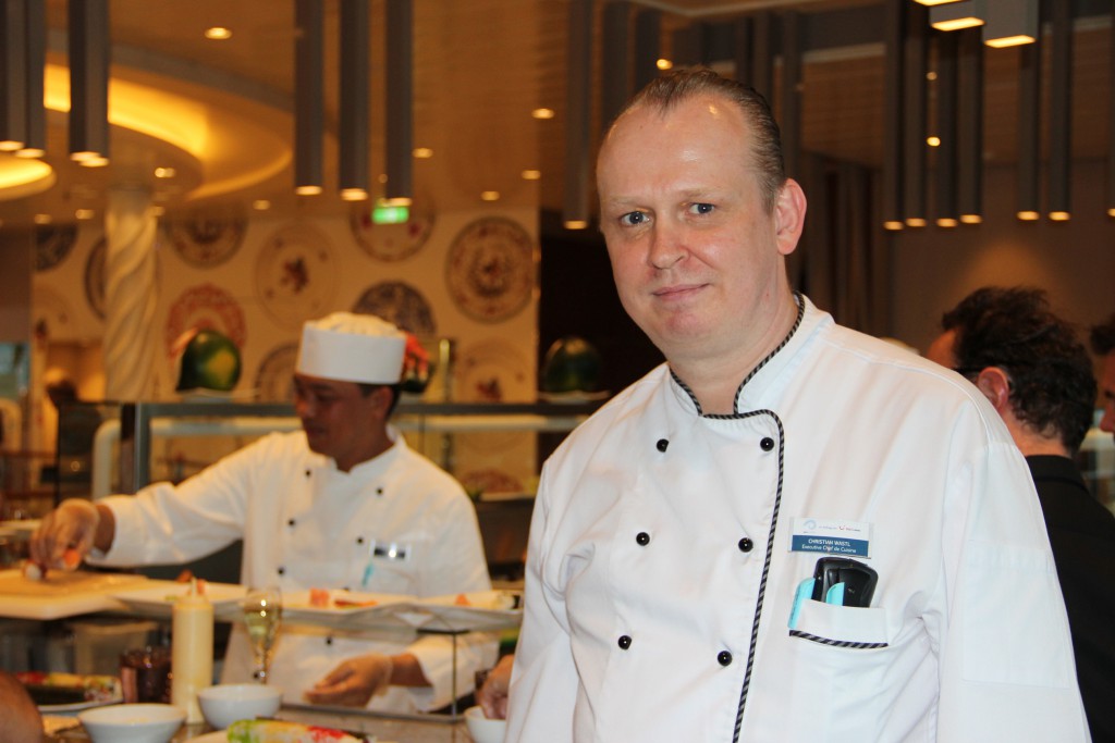 Mein Schiff Küchenchef Christian Wastl beim Sushi Workshop