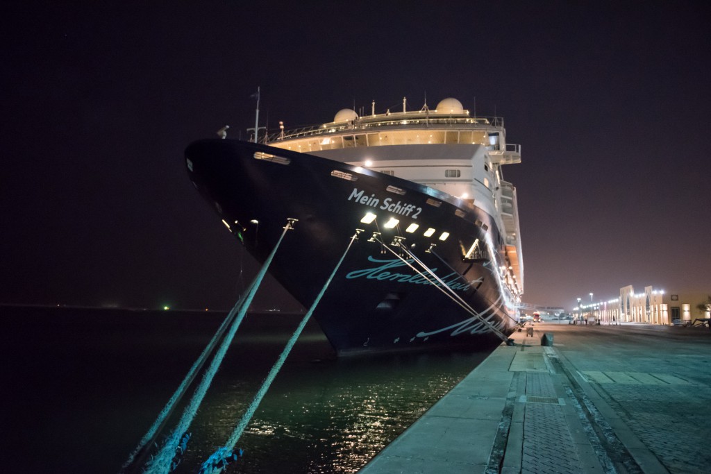 Die Mein Schiff 2 im Hafen von Dubai