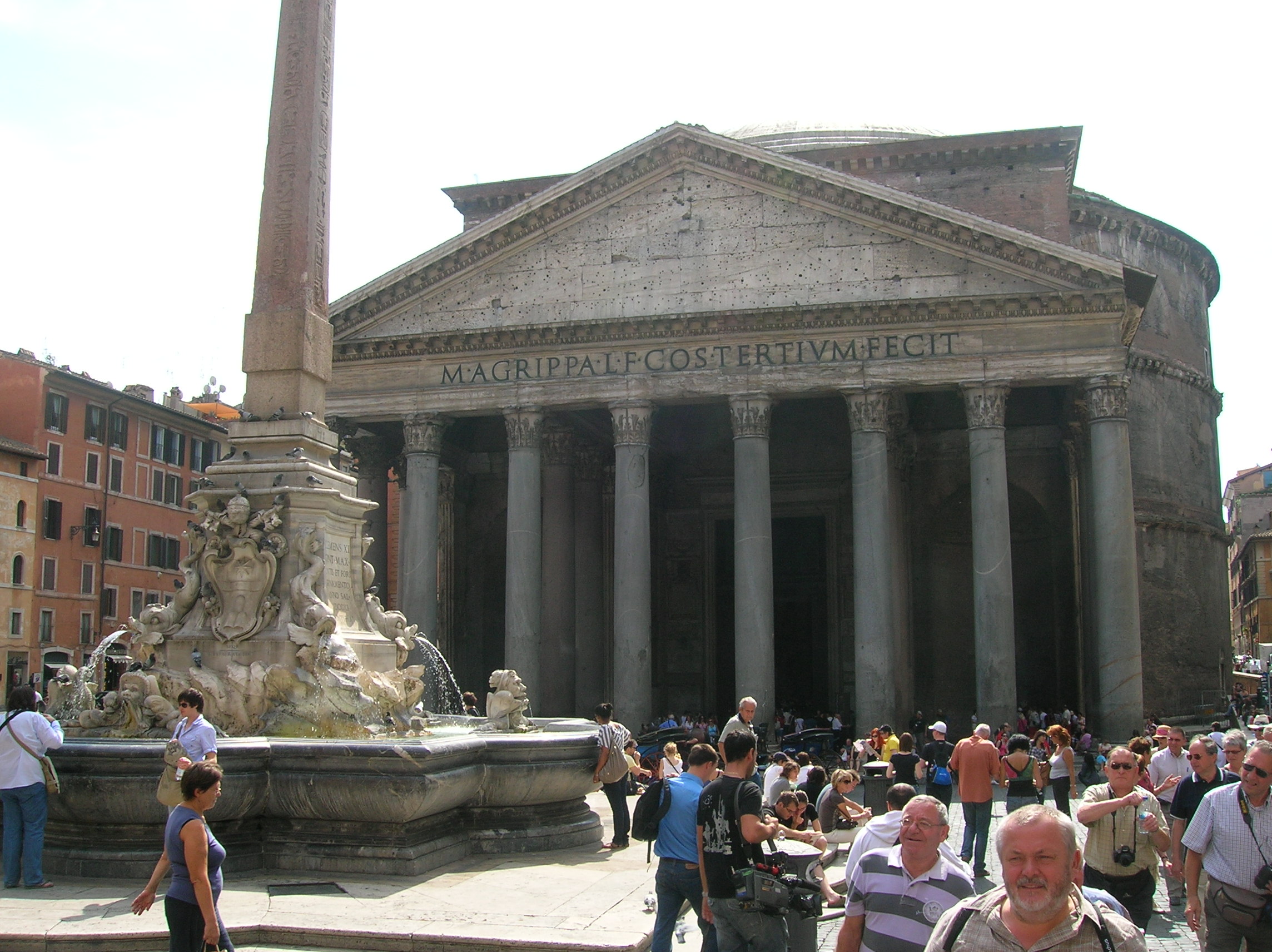 Das Pantheon in Rom mit der Mein Schiff entdecken