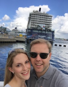 Ankunft beim Schiff: Mein Schiff Wohlfühloffiziere Kai und Jana