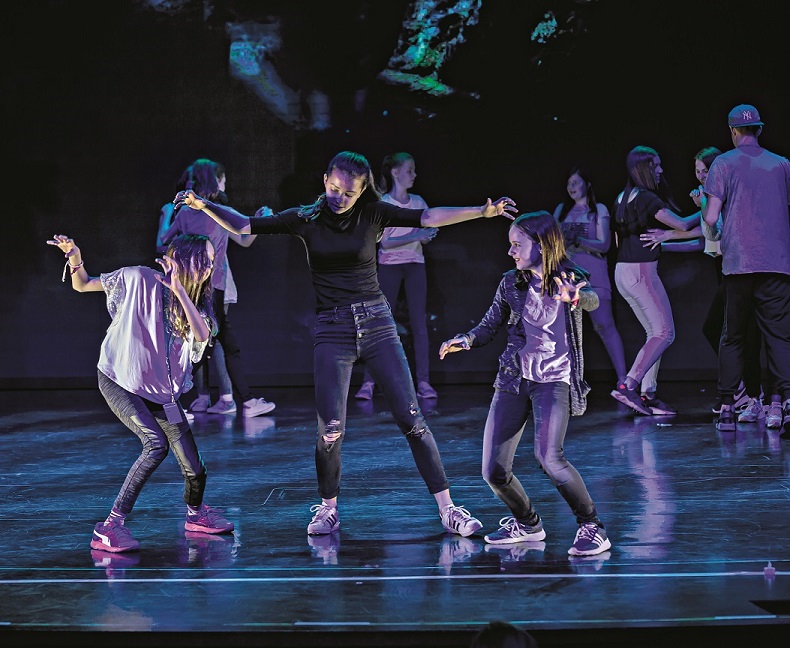Kids und Teens proben an Bord der Mein Schiff 3 für den Thriller-Tanz