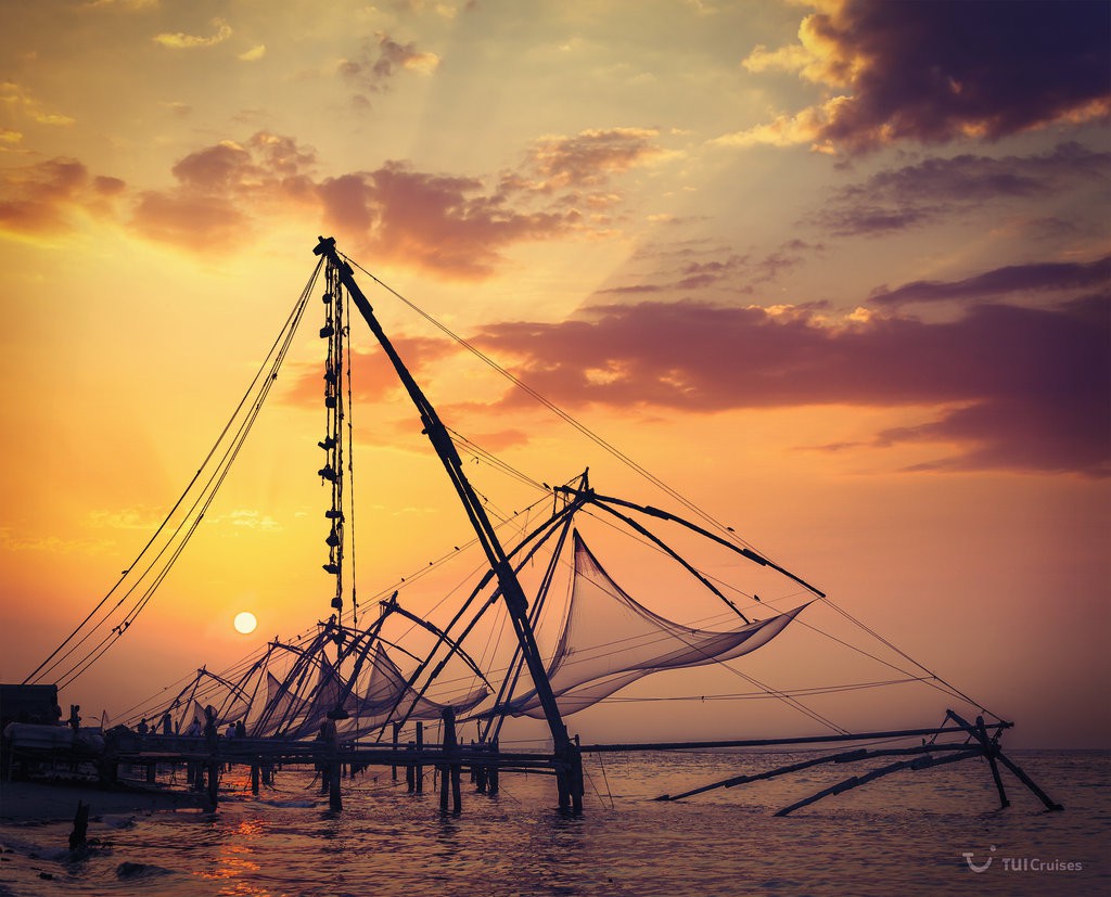 Mein Schiff Ziel: Fischernetze im Hafen von Cochin in Indien