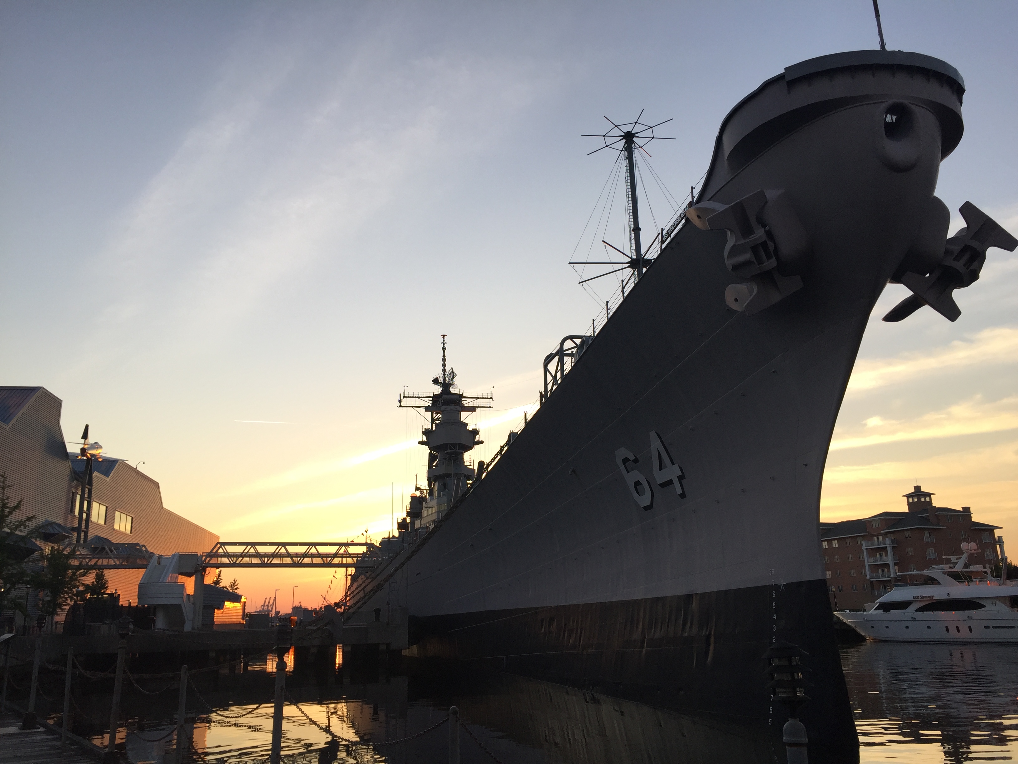 USS Wisconsin im Zentrum von Norfolk