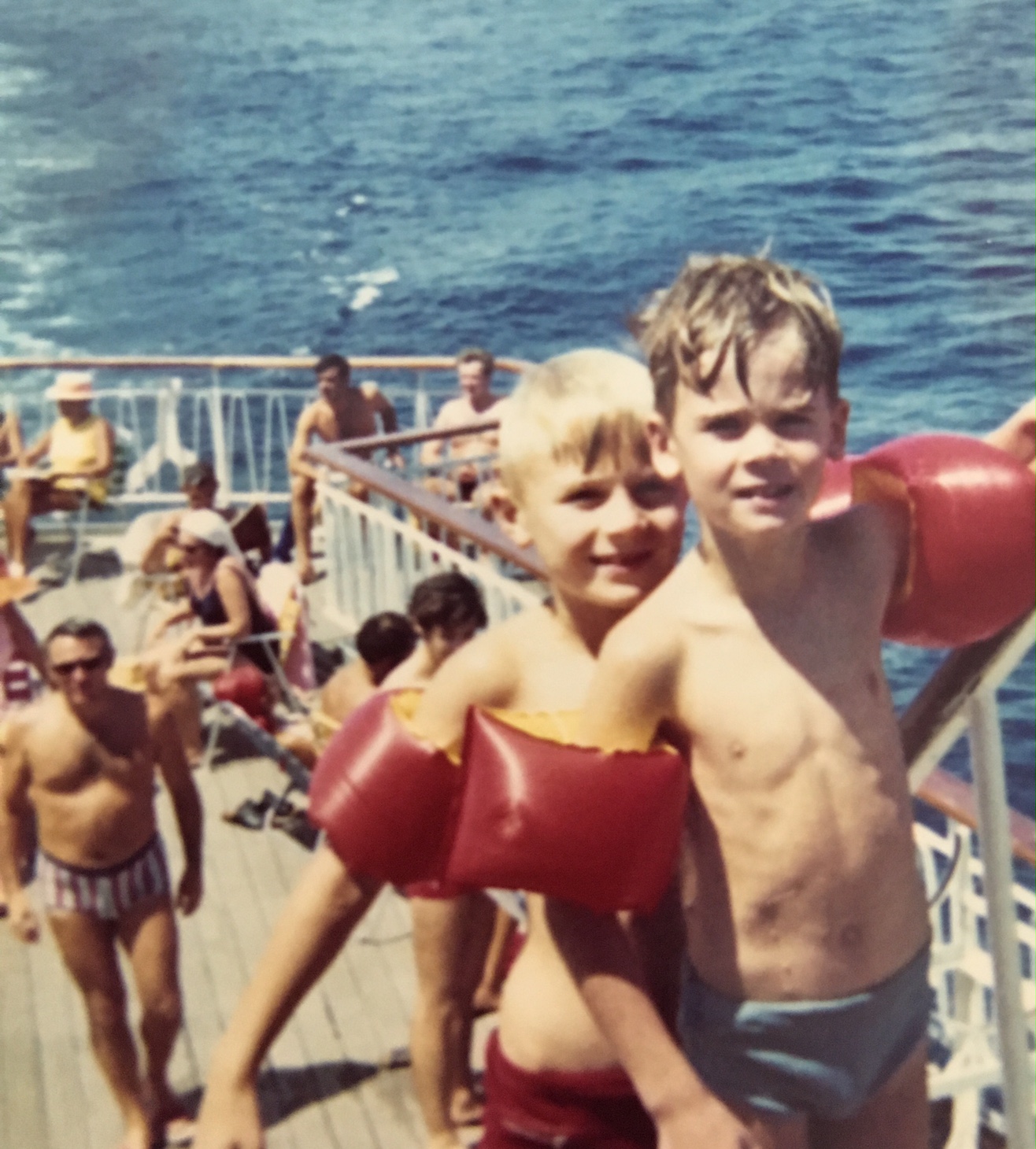 Mein Schiff Gastautor als Kind mit seinem Bruder Ulf (c) Frank Behrendt