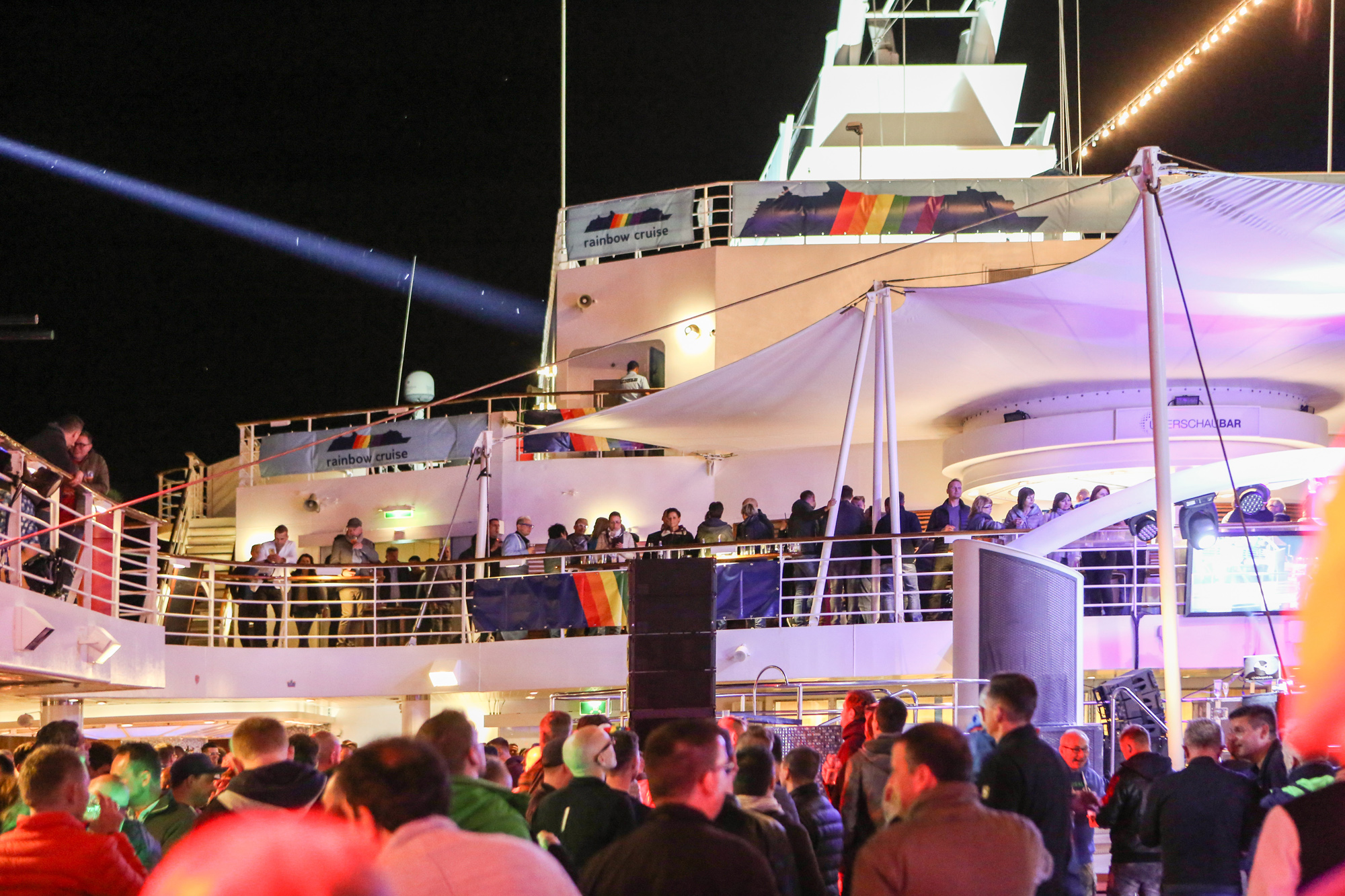 Volles Boot bei der Rainbow Cruise von TUI Cruises