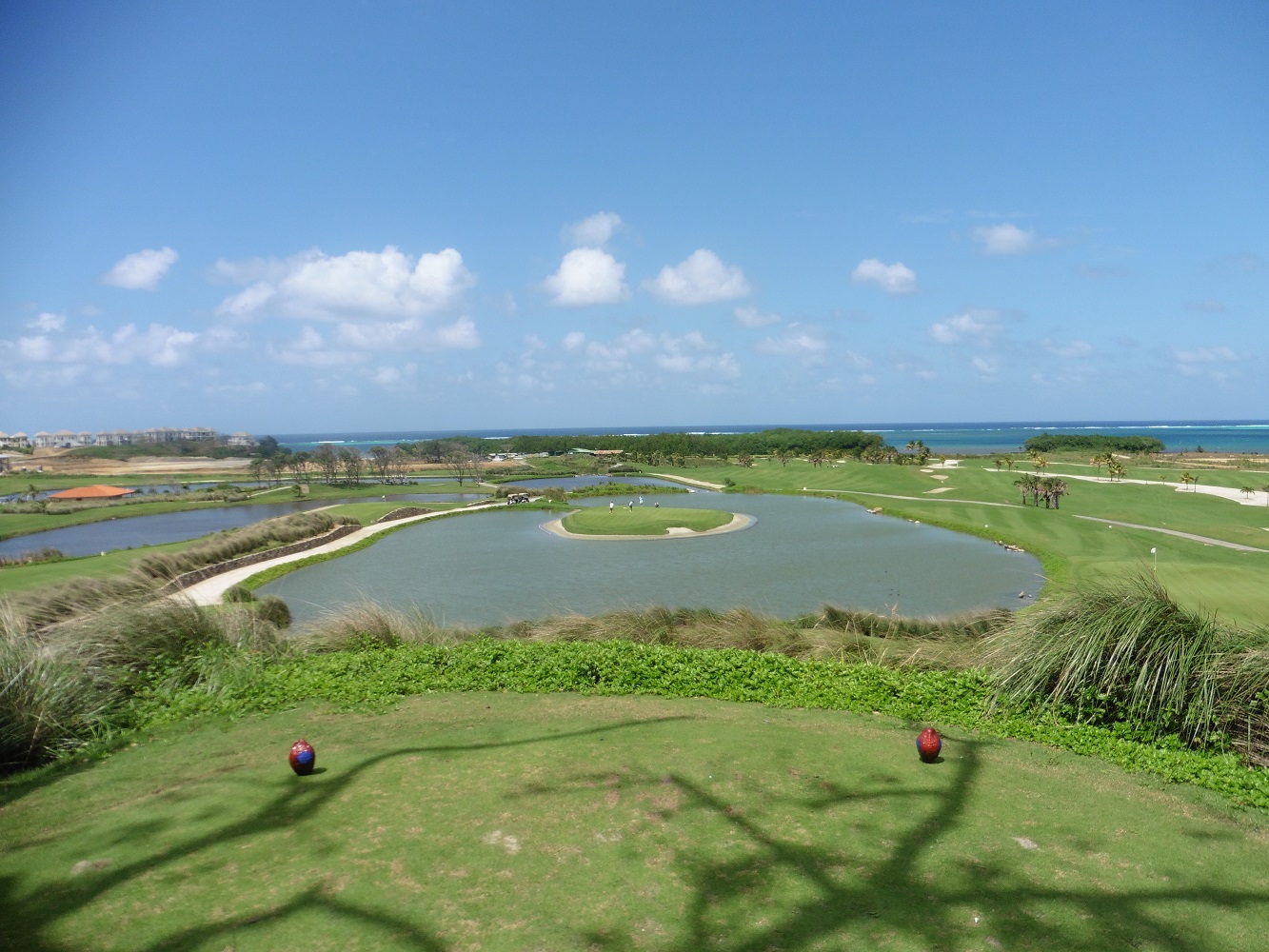 Der Pristine Golfplatz auf Roátan liegt direkt am karibischen Meer und wurde von dem berühmten Golfplatz-Architekten Pete Dye entworfen. 