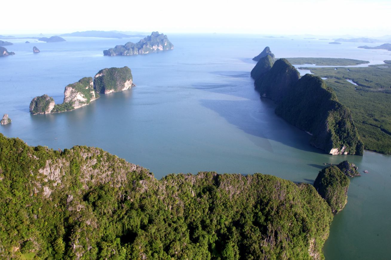 Nicht nur für Filmfans ein Muss: die Phang-Nga-Bucht