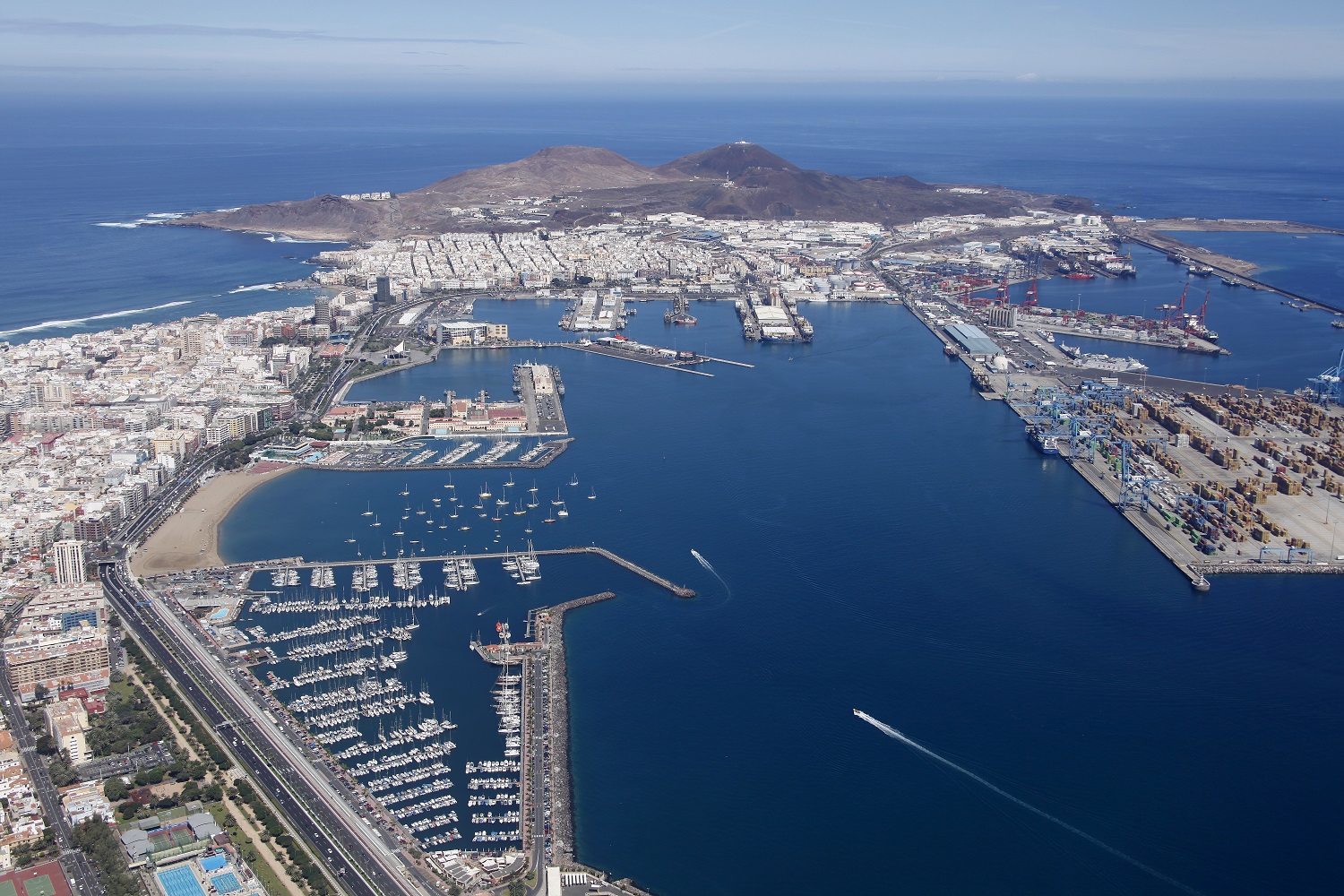 Inselhauptstadt Las Palmas und Hafen