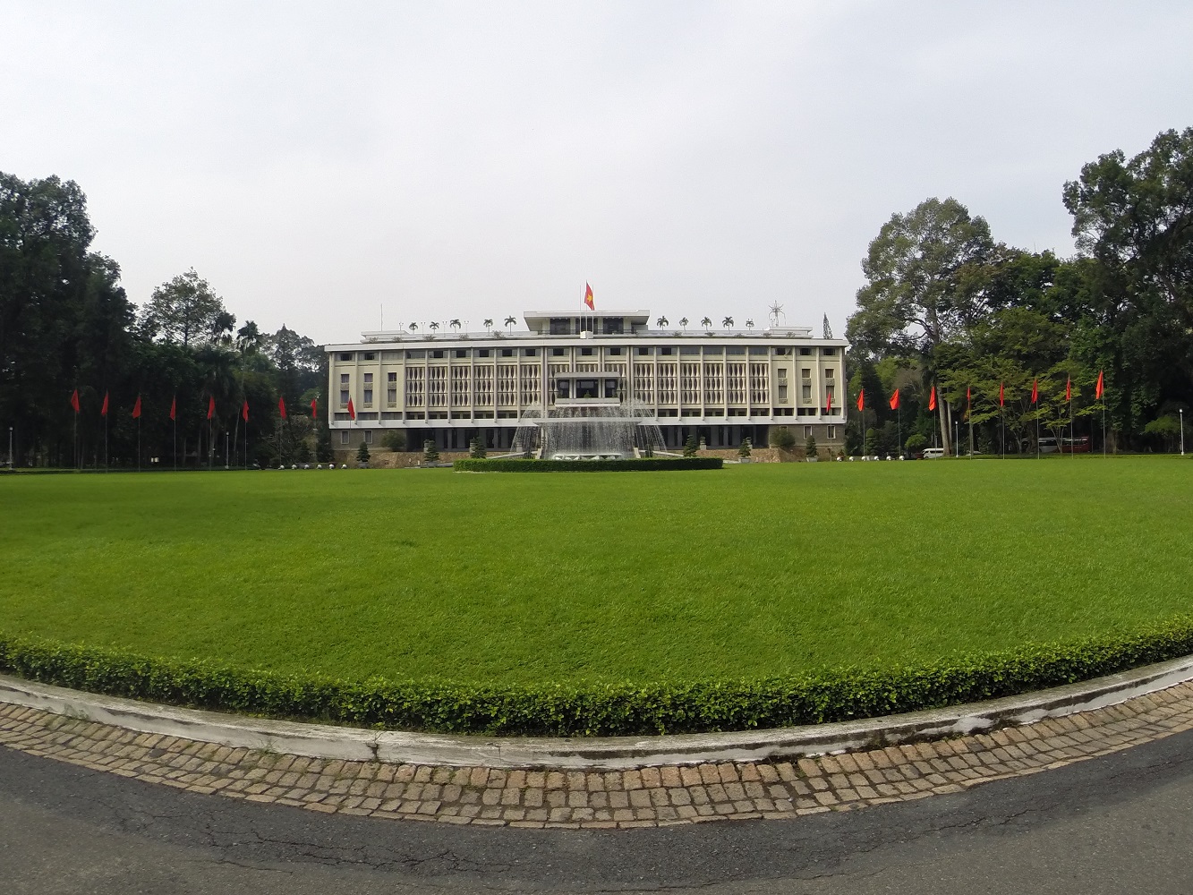70er-Jahre Charme: der einstige Präsidentenpalast in Ho-Chi-Minh Stadt