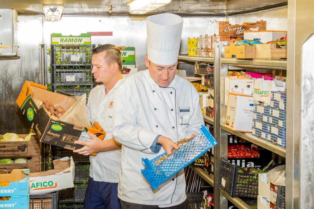 Gemeinsam gegen Lebensmittelabfälle: Mit United against Waste arbeitet TUI Cruises bei diesem Pilotprojekt zusammen. 