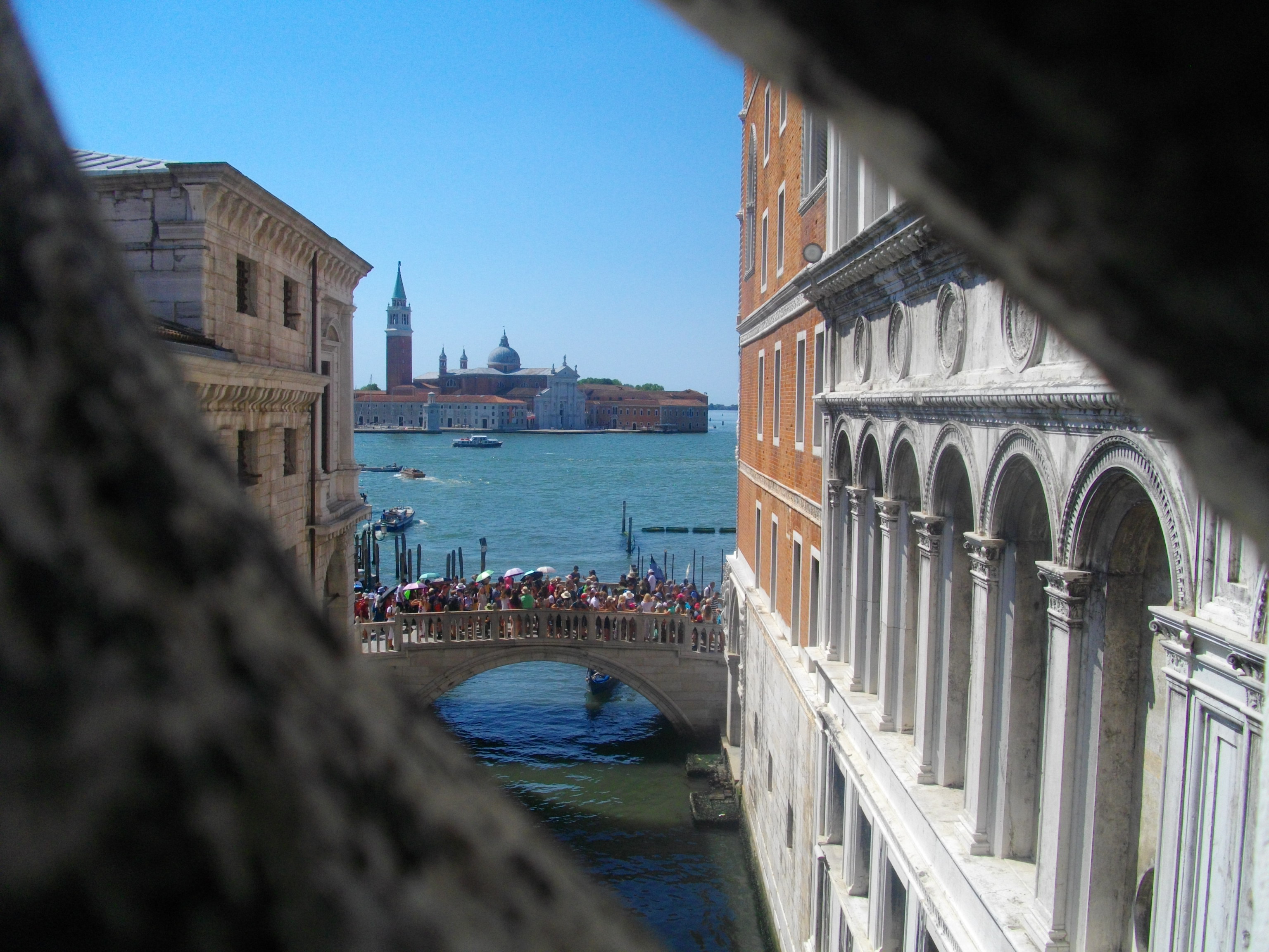 Mein Schiff Ausflugsziel Venedig: Seufzerbrücke im Dogenpalast